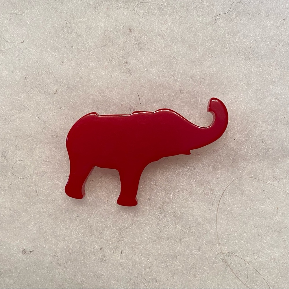 VINTAGE BAKELITE BROOCH RED ELEPHANT TRUNK UP PIN JEWELRY